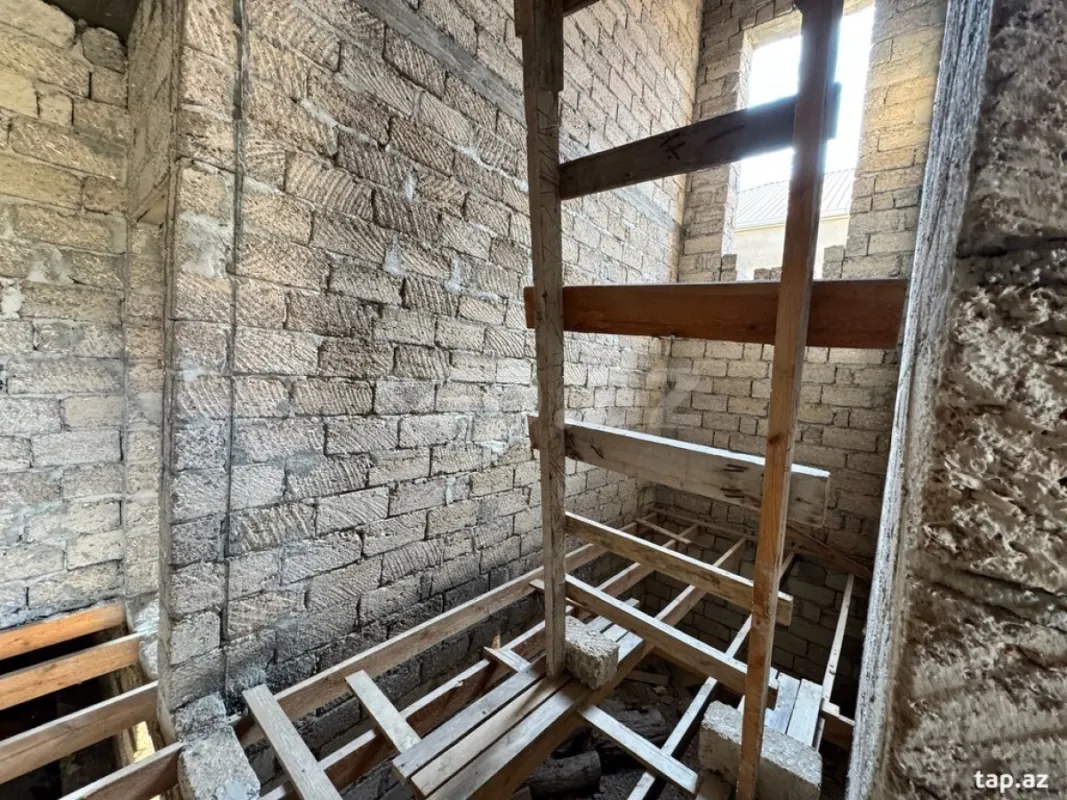 Satılır 7 otaqlı həyət evi