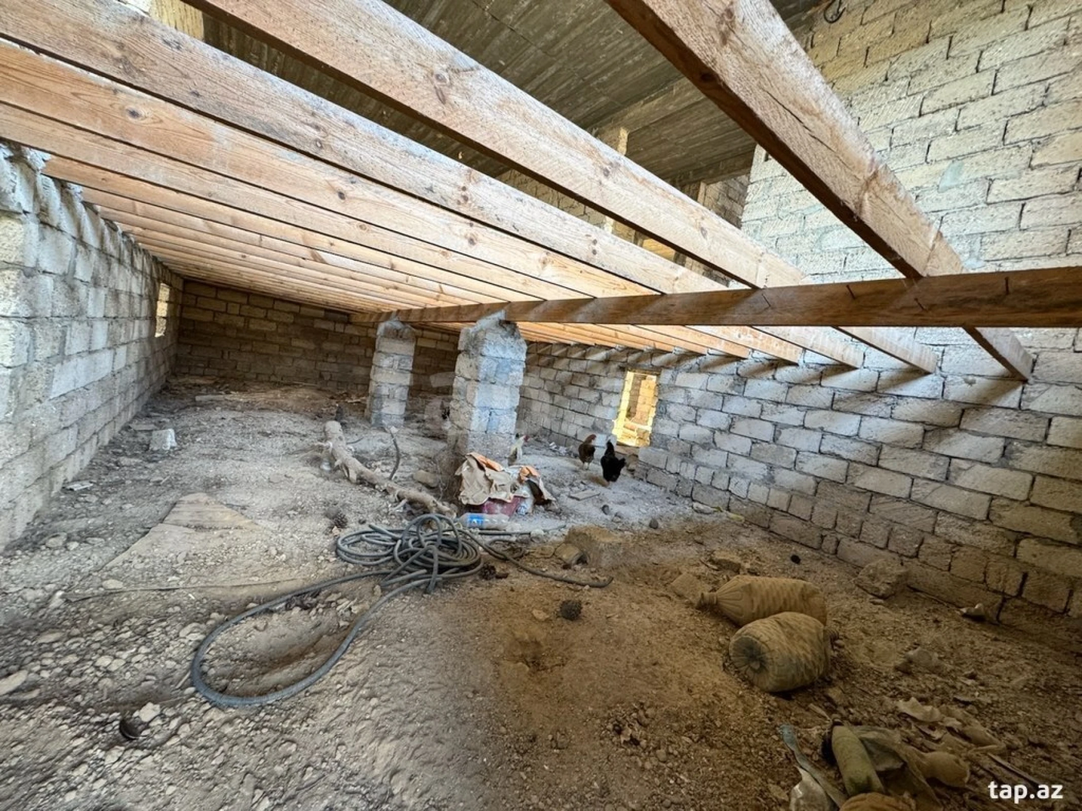 Satılır 7 otaqlı həyət evi