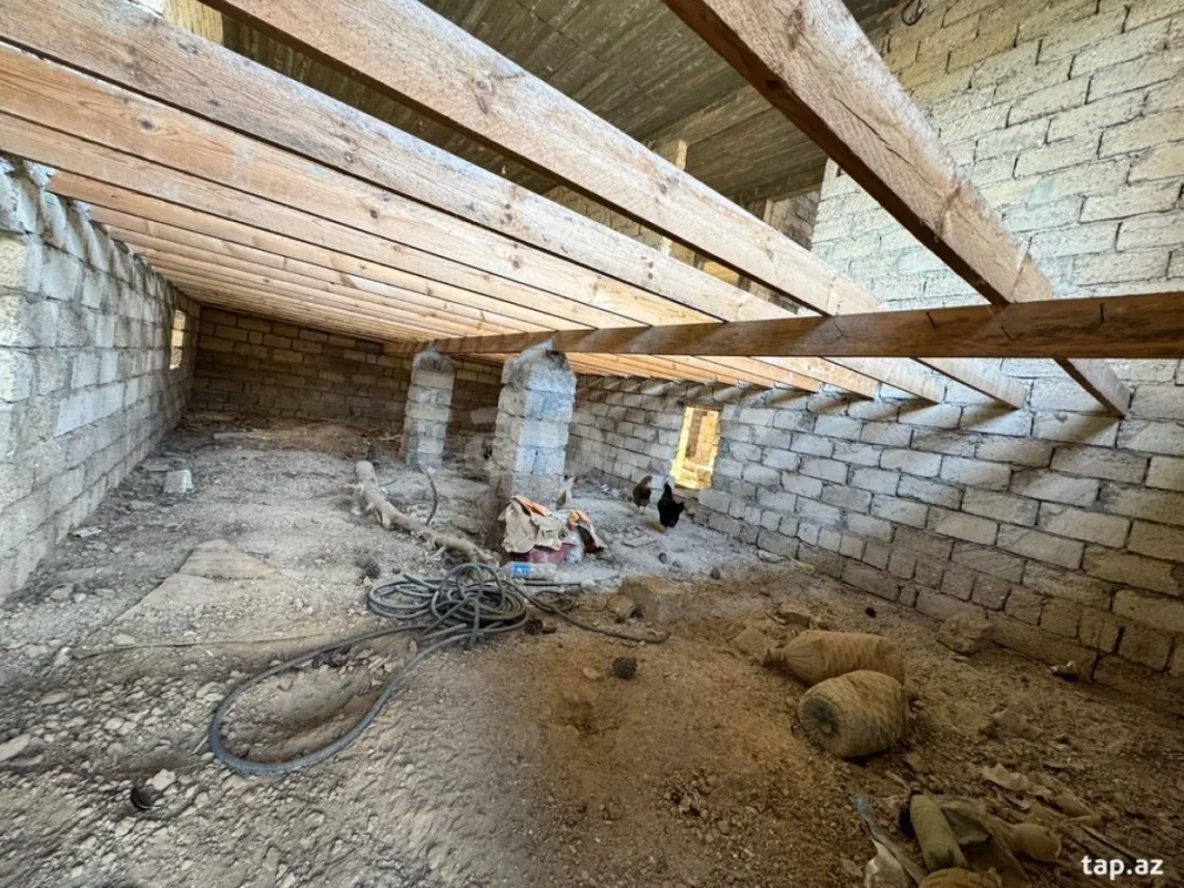 Satılır 7 otaqlı həyət evi