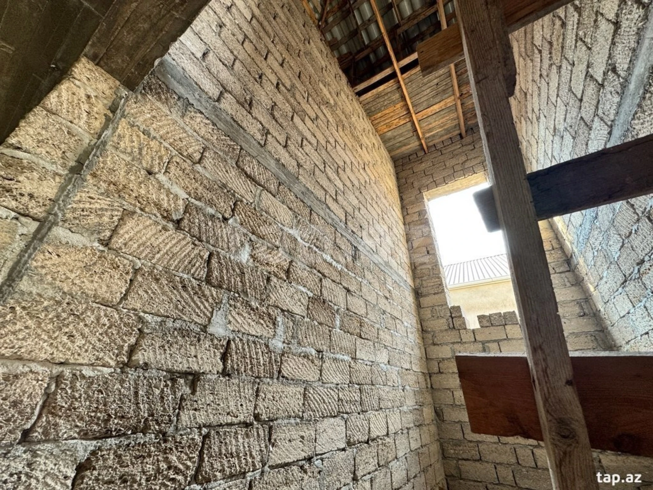 Satılır 7 otaqlı həyət evi