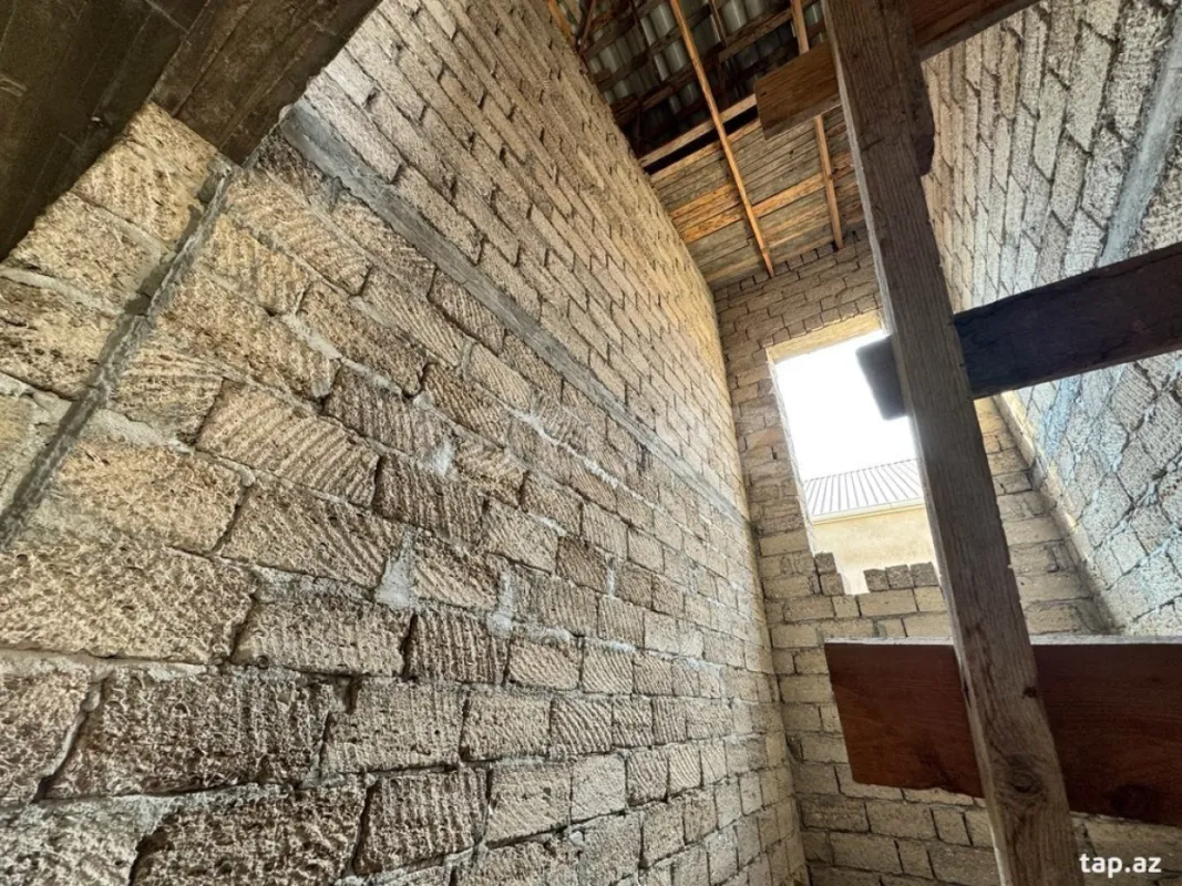 Satılır 7 otaqlı həyət evi