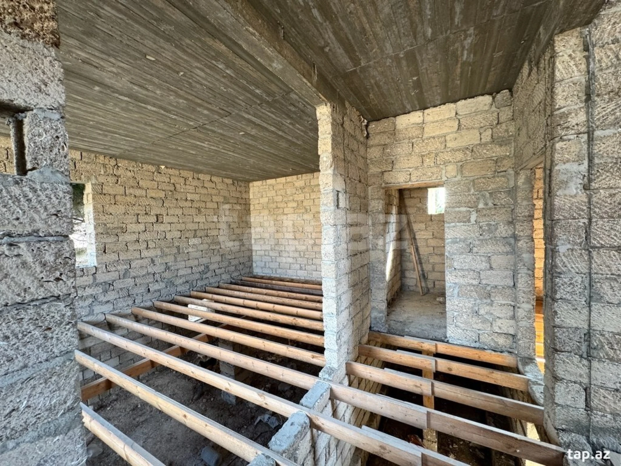 Satılır 7 otaqlı həyət evi