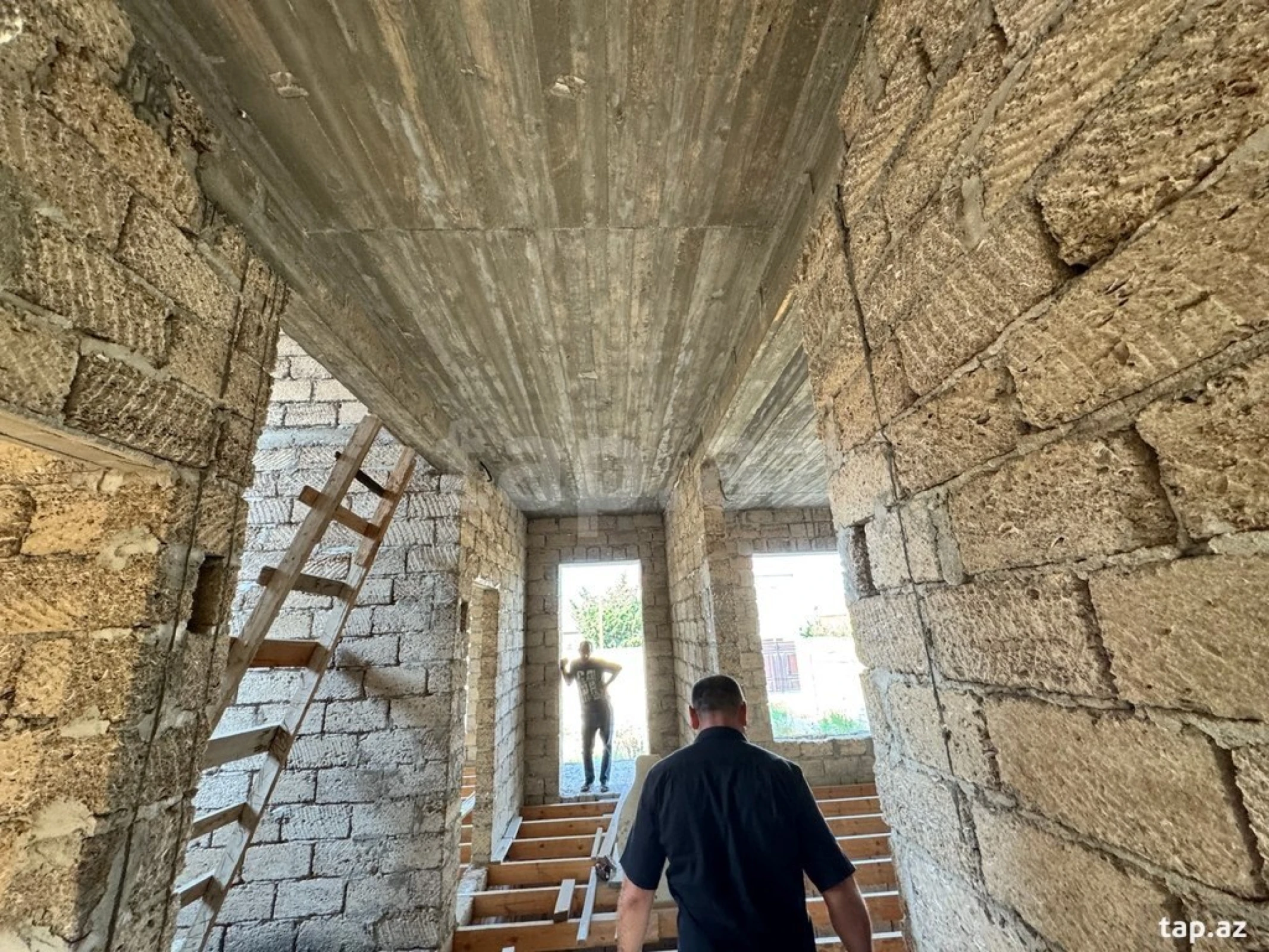 Satılır 7 otaqlı həyət evi