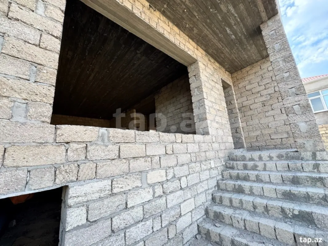 Satılır 7 otaqlı həyət evi