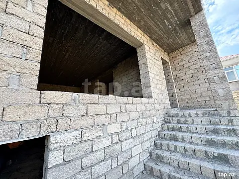 Satılır 7 otaqlı həyət evi