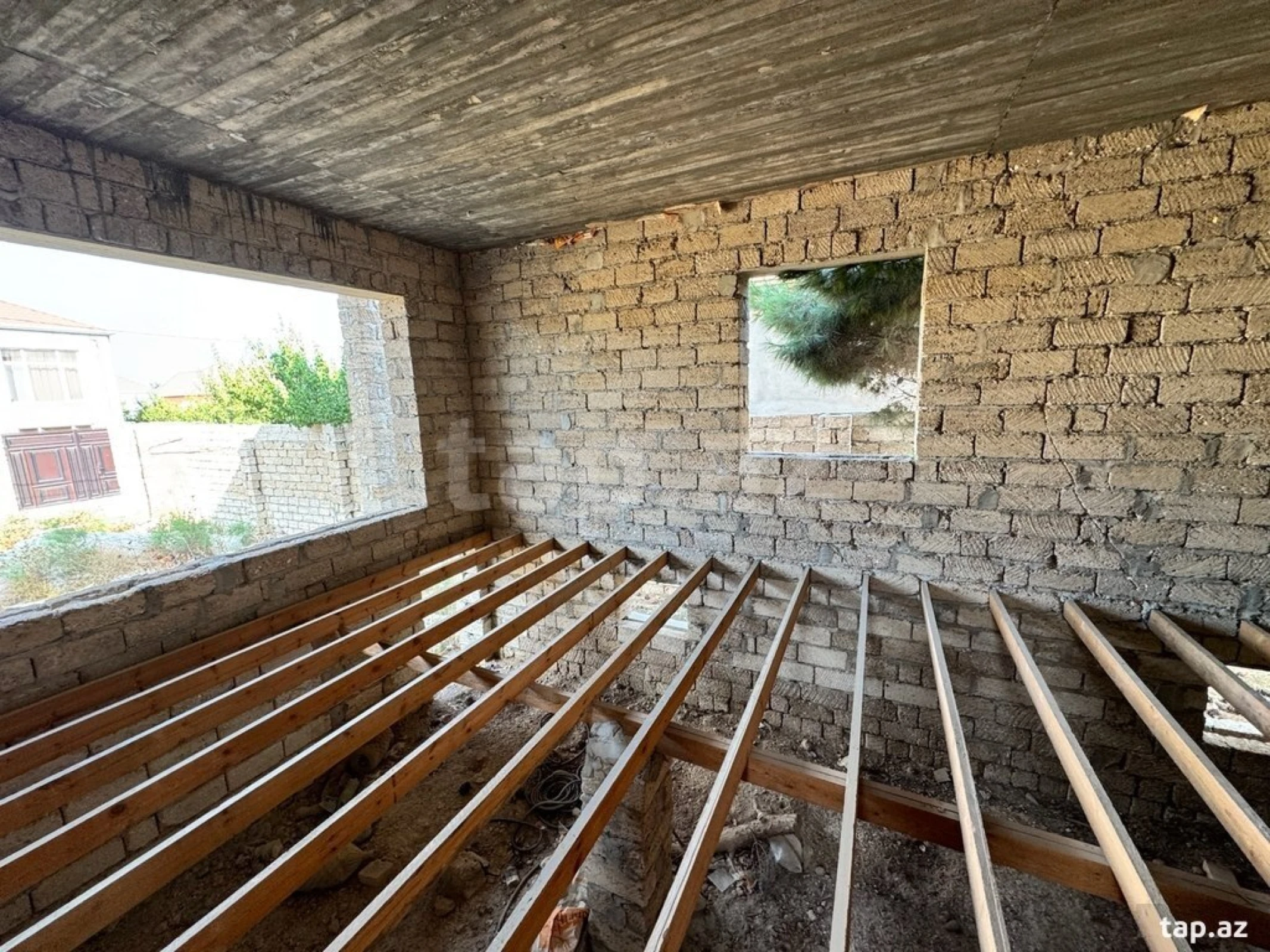 Satılır 7 otaqlı həyət evi