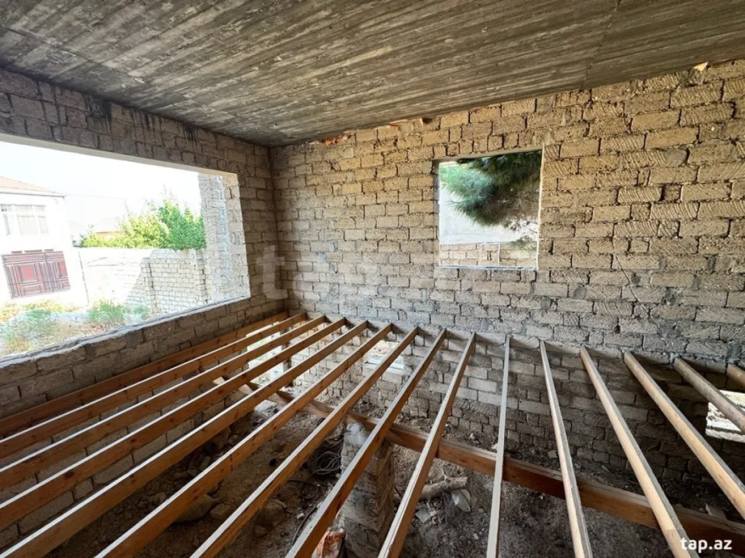 Satılır 7 otaqlı həyət evi