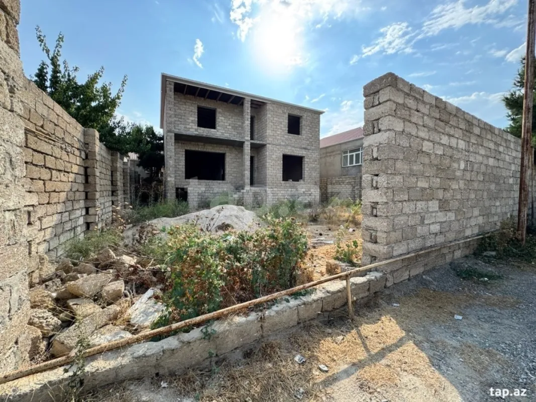 Satılır 7 otaqlı həyət evi