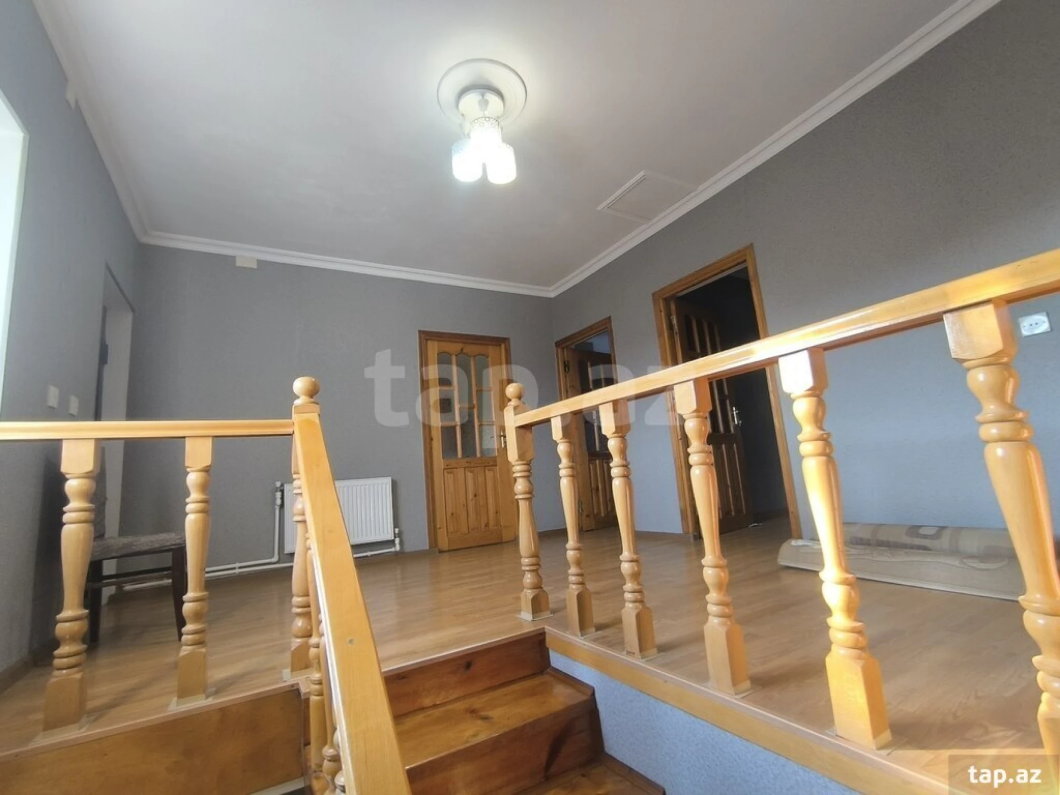 Satılır 10 otaqlı həyət evi