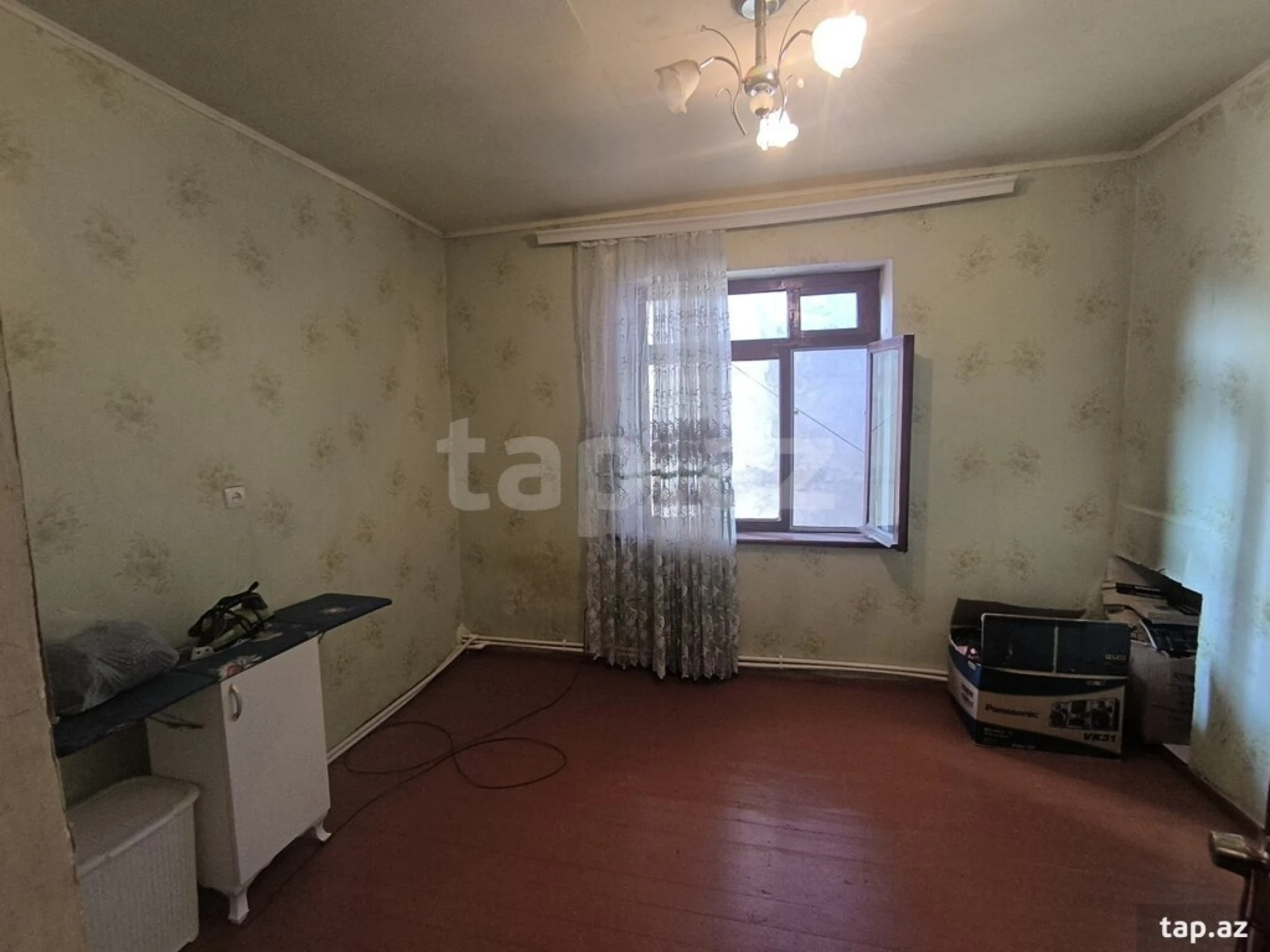 Satılır 10 otaqlı həyət evi