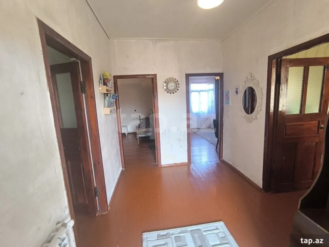 Satılır 10 otaqlı həyət evi