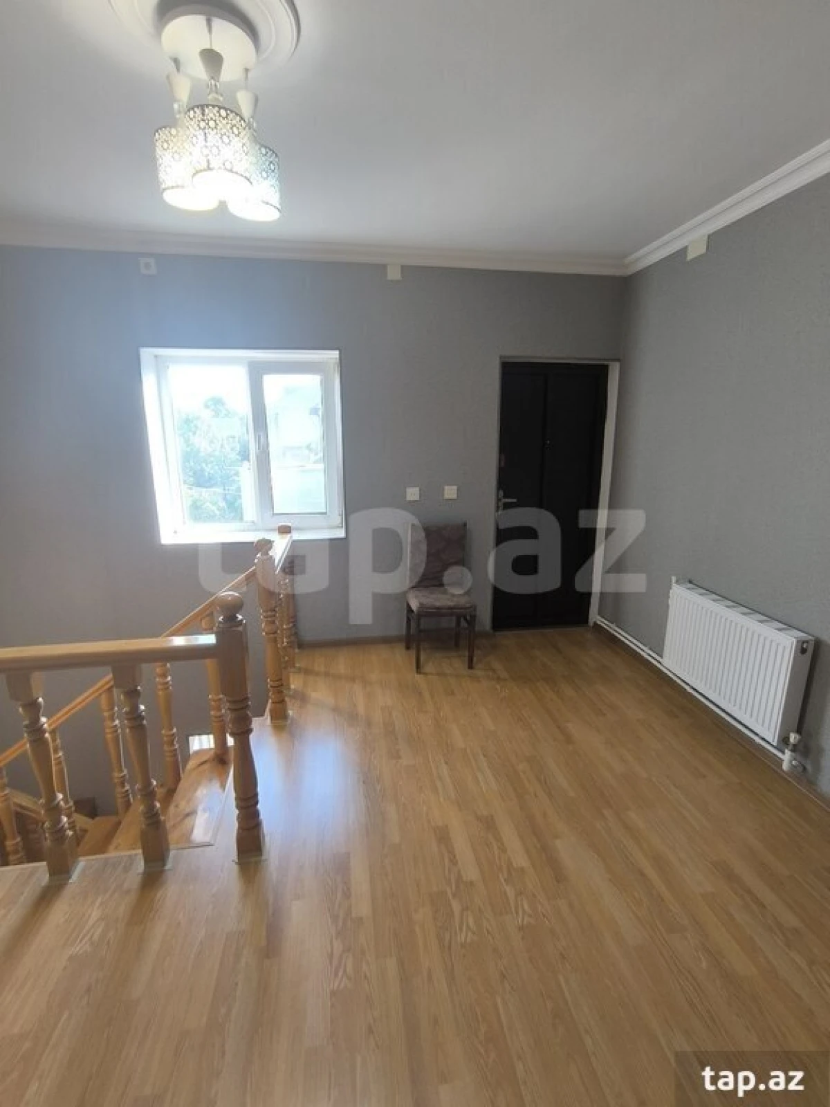 Satılır 10 otaqlı həyət evi