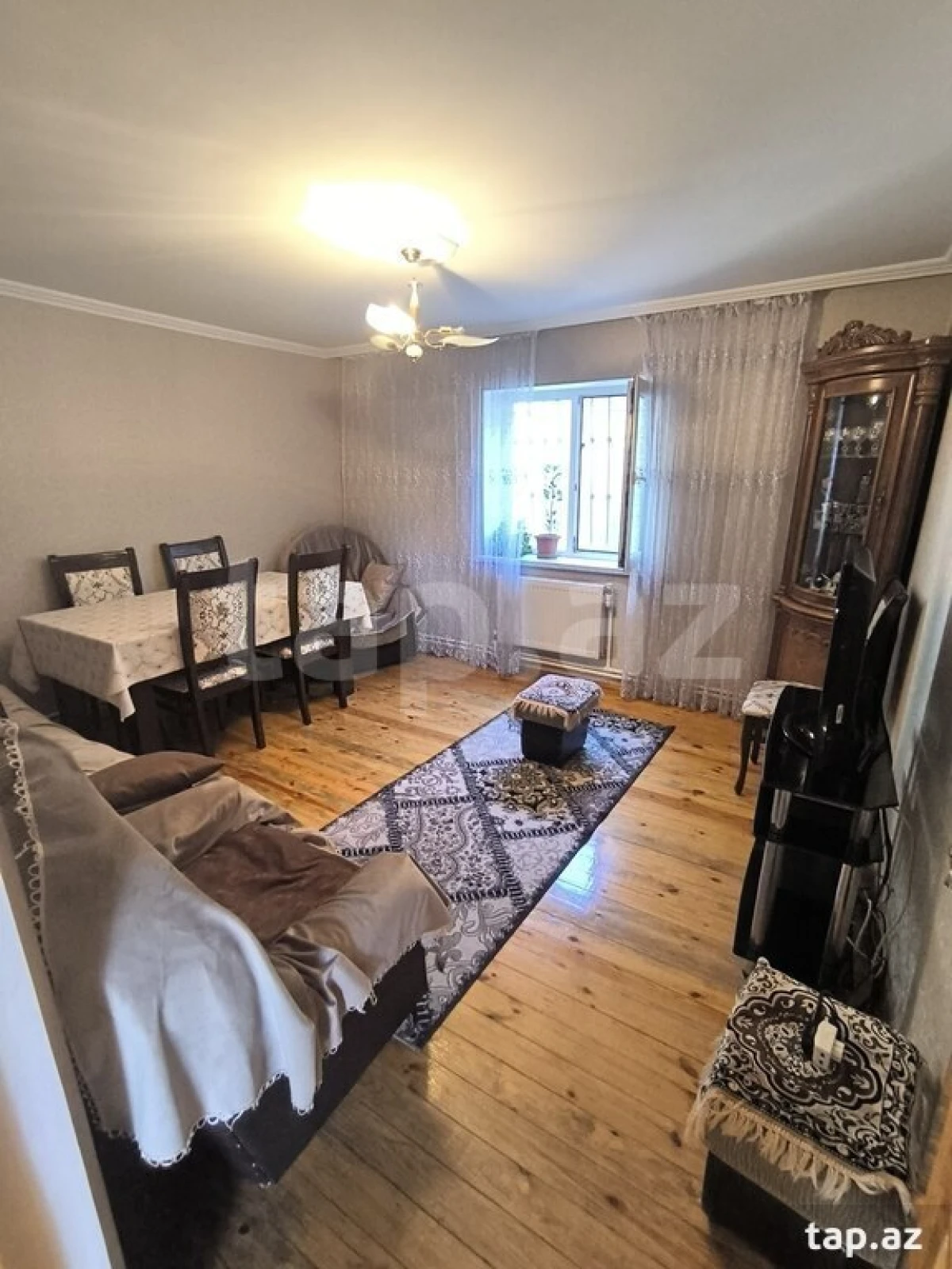 Satılır 10 otaqlı həyət evi