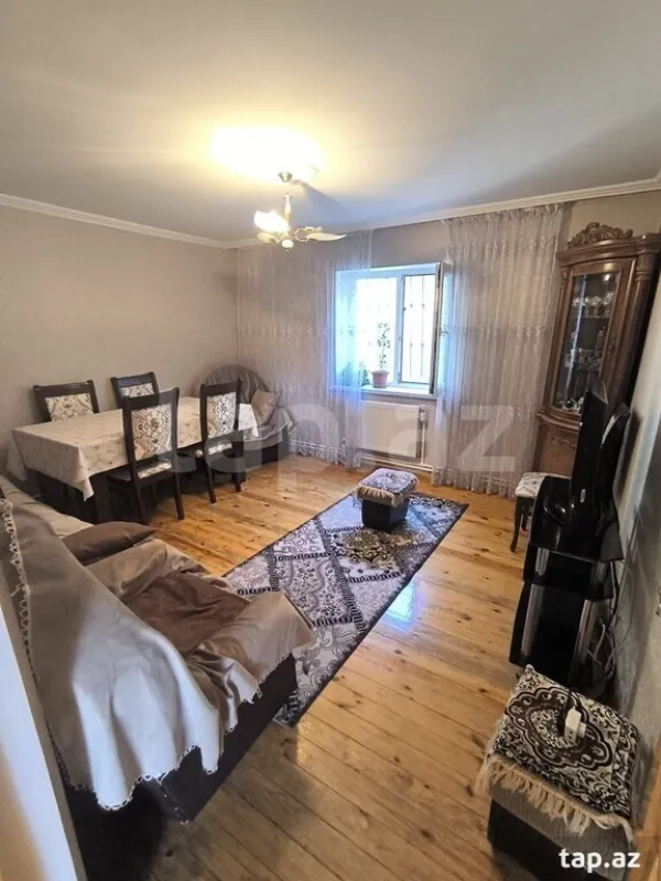 Satılır 10 otaqlı həyət evi