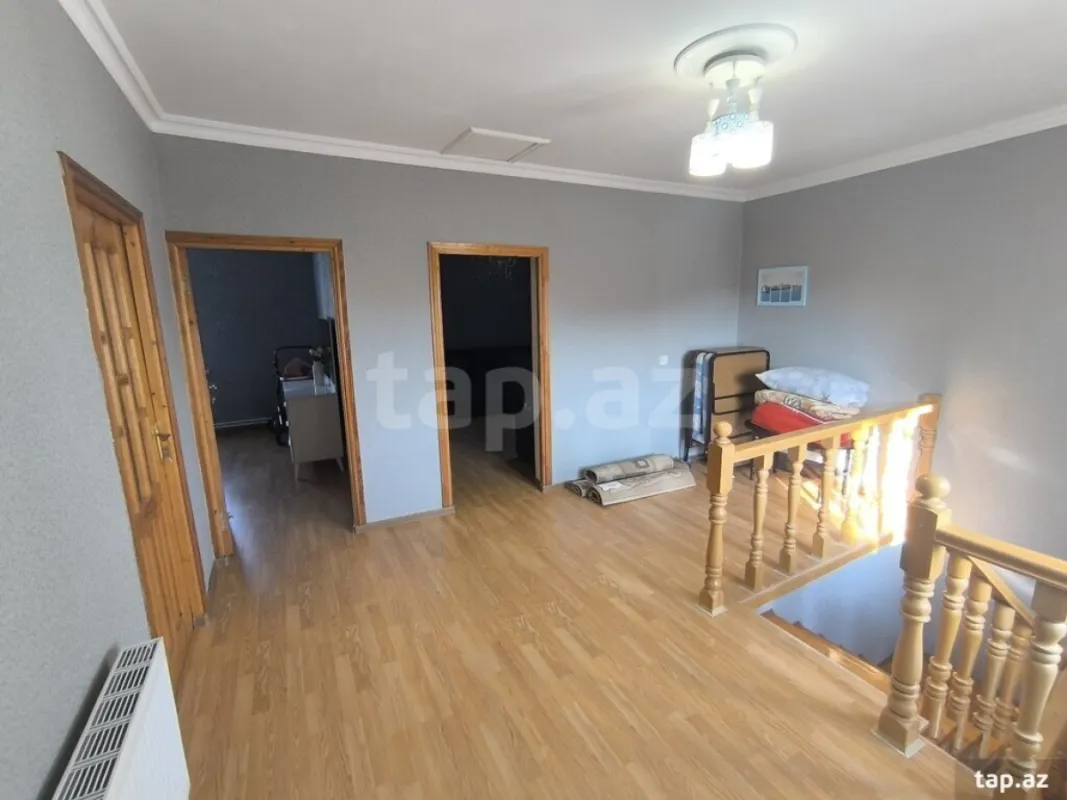 Satılır 10 otaqlı həyət evi