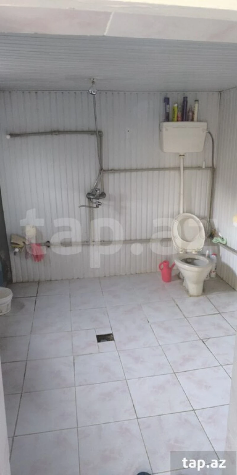 Satılır 10 otaqlı həyət evi