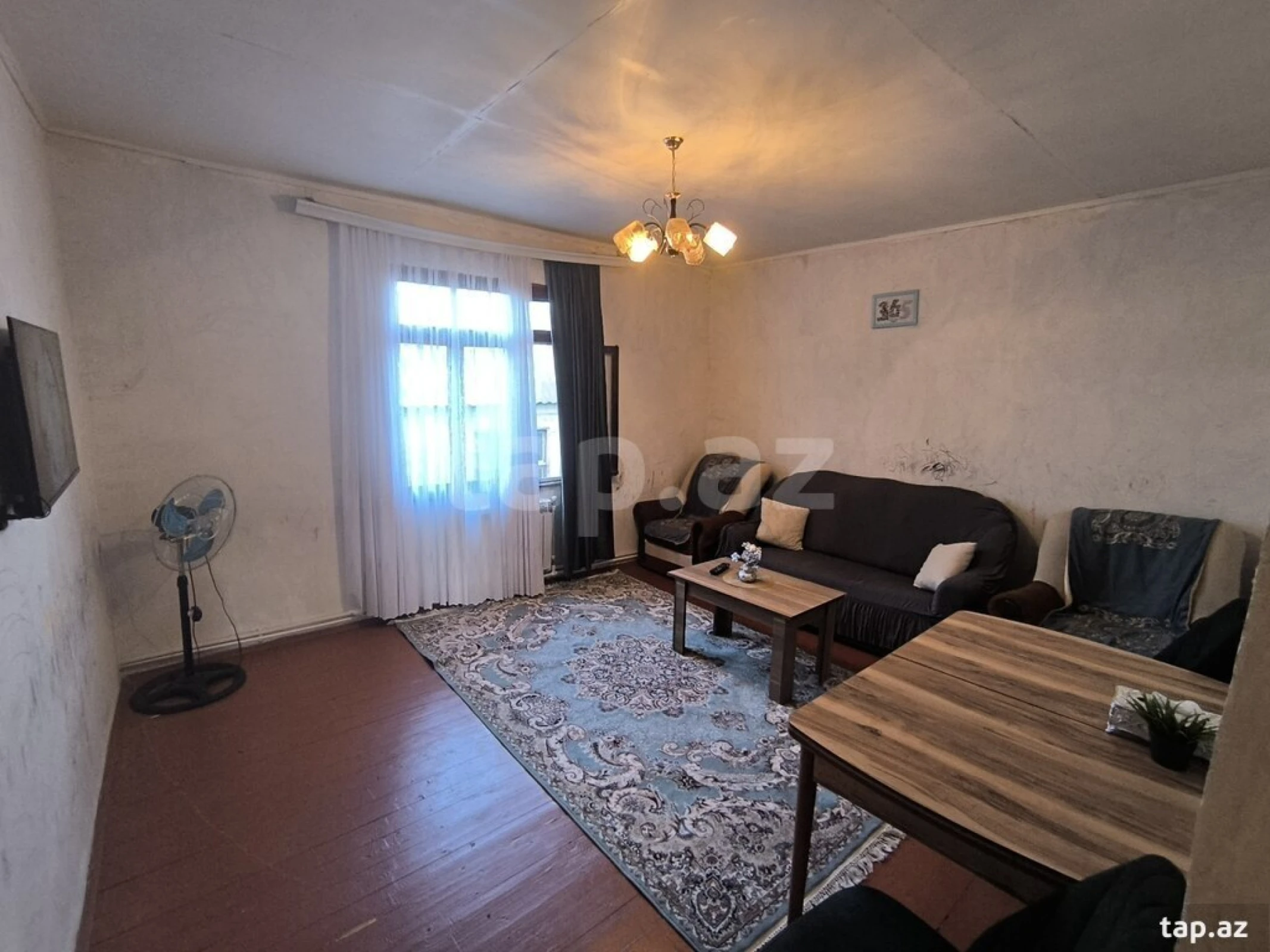 Satılır 10 otaqlı həyət evi