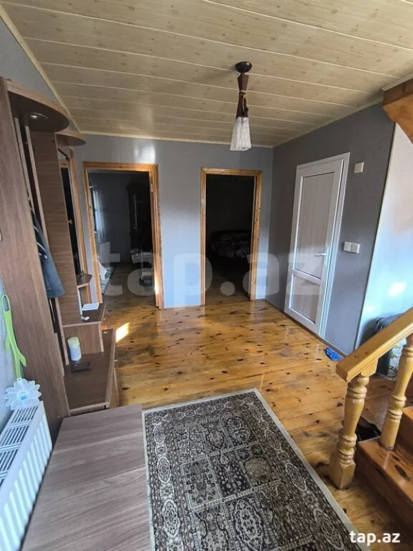 Satılır 10 otaqlı həyət evi