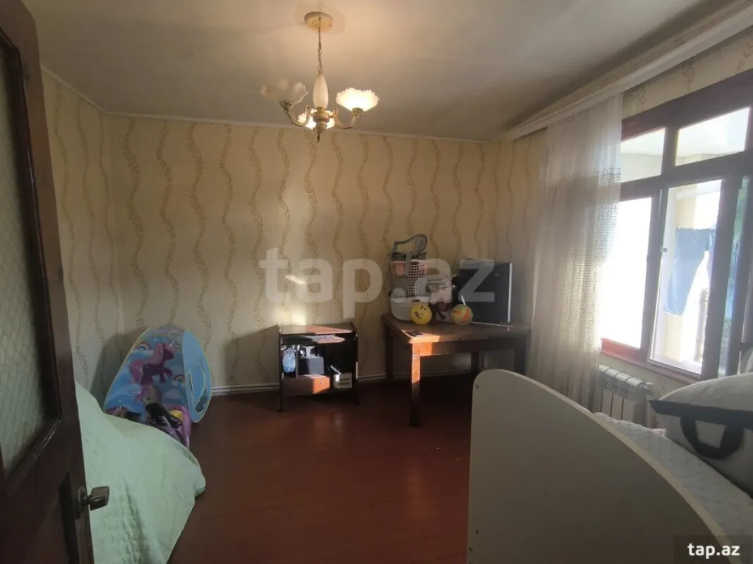 Satılır 10 otaqlı həyət evi