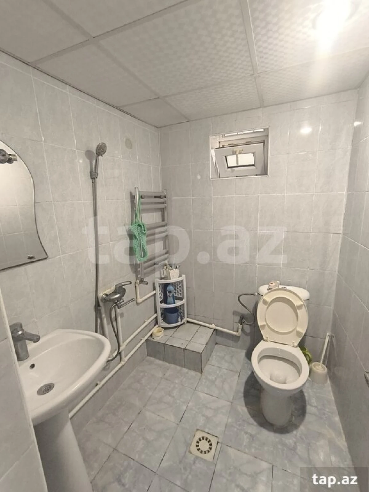 Satılır 10 otaqlı həyət evi