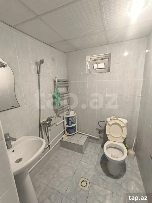 Satılır 10 otaqlı həyət evi