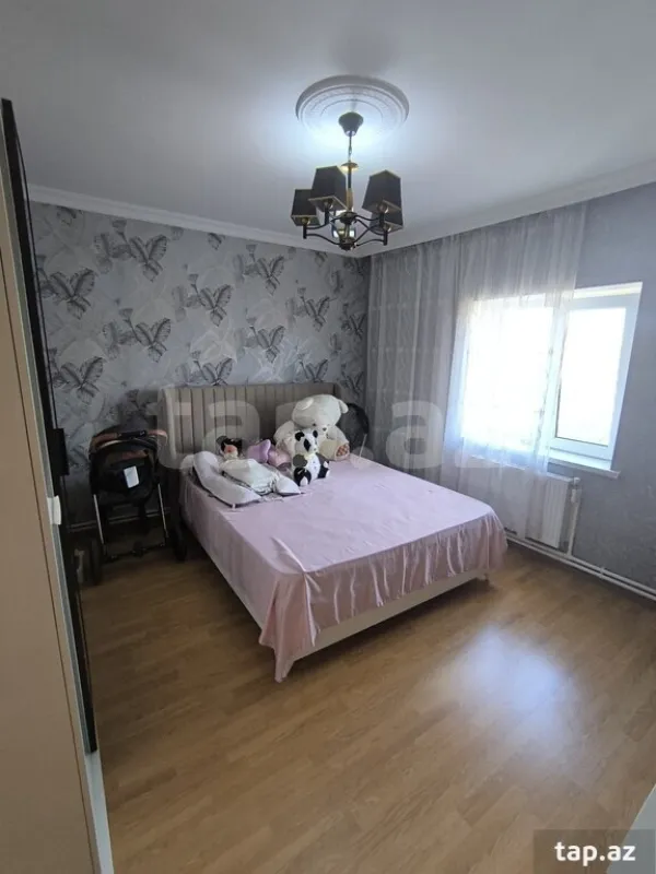 Satılır 10 otaqlı həyət evi