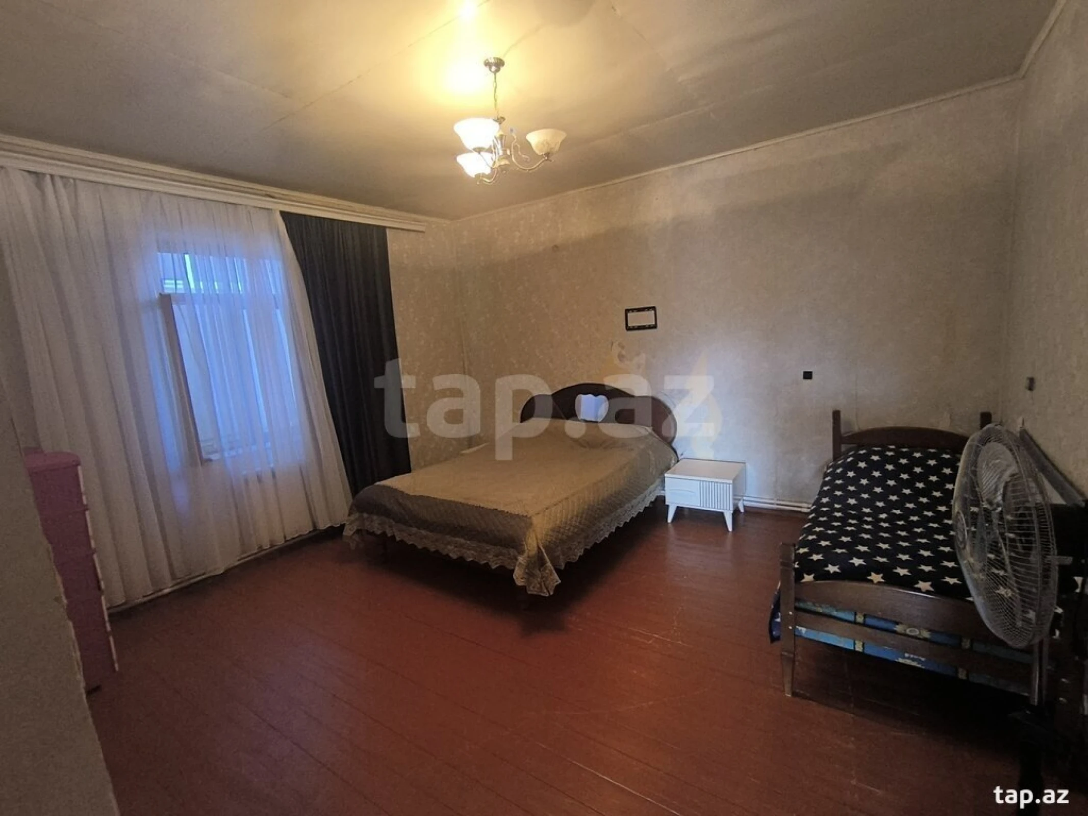 Satılır 10 otaqlı həyət evi