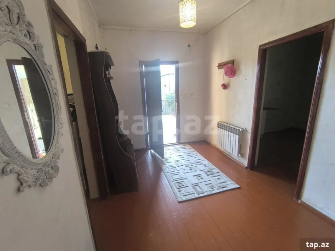 Satılır 10 otaqlı həyət evi