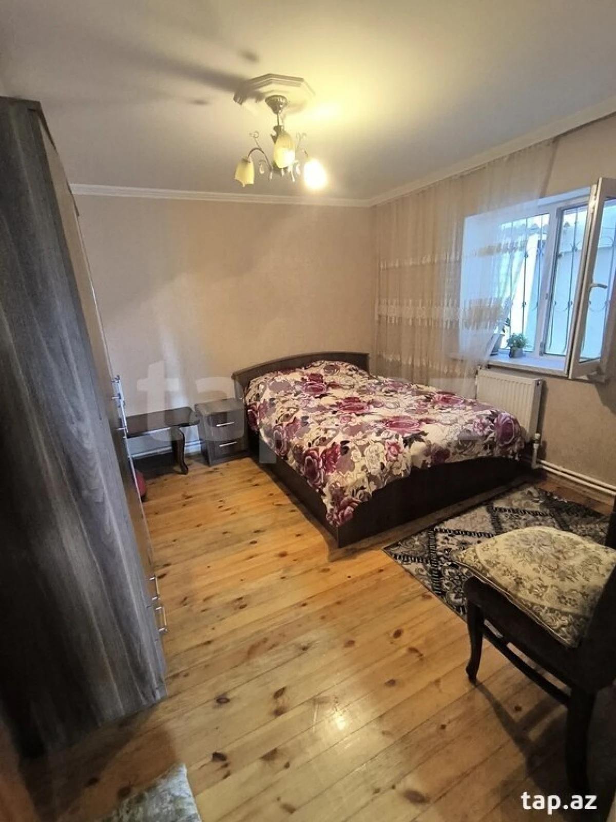 Satılır 10 otaqlı həyət evi