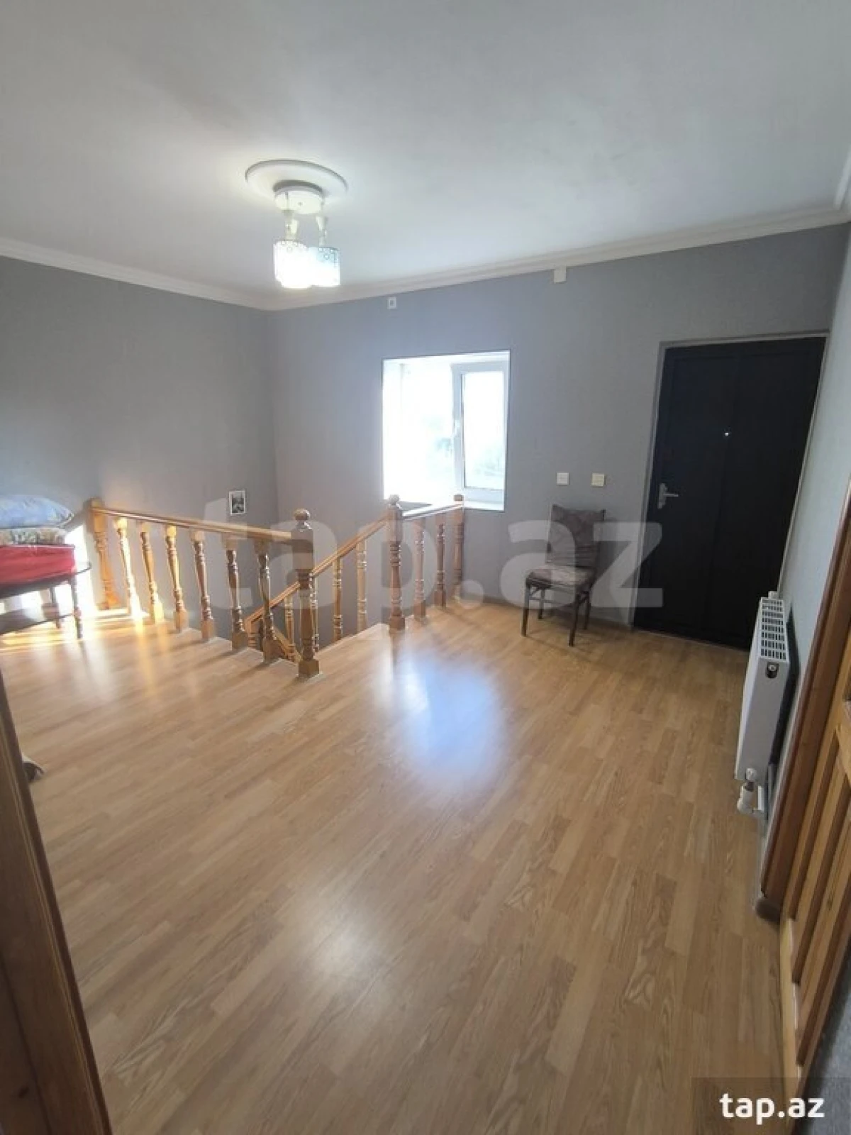 Satılır 10 otaqlı həyət evi