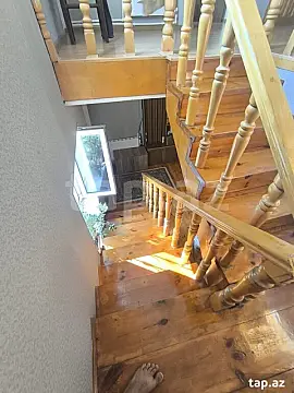 Satılır 10 otaqlı həyət evi