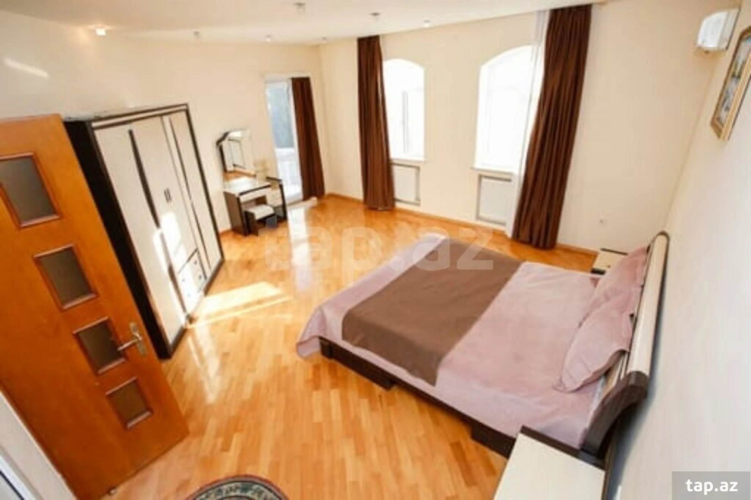 Kirayə verilir 8 otaqlı həyət evi