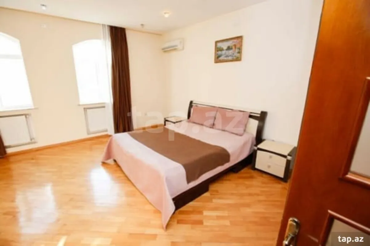 Kirayə verilir 8 otaqlı həyət evi