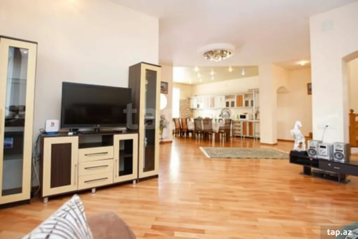 Kirayə verilir 8 otaqlı həyət evi