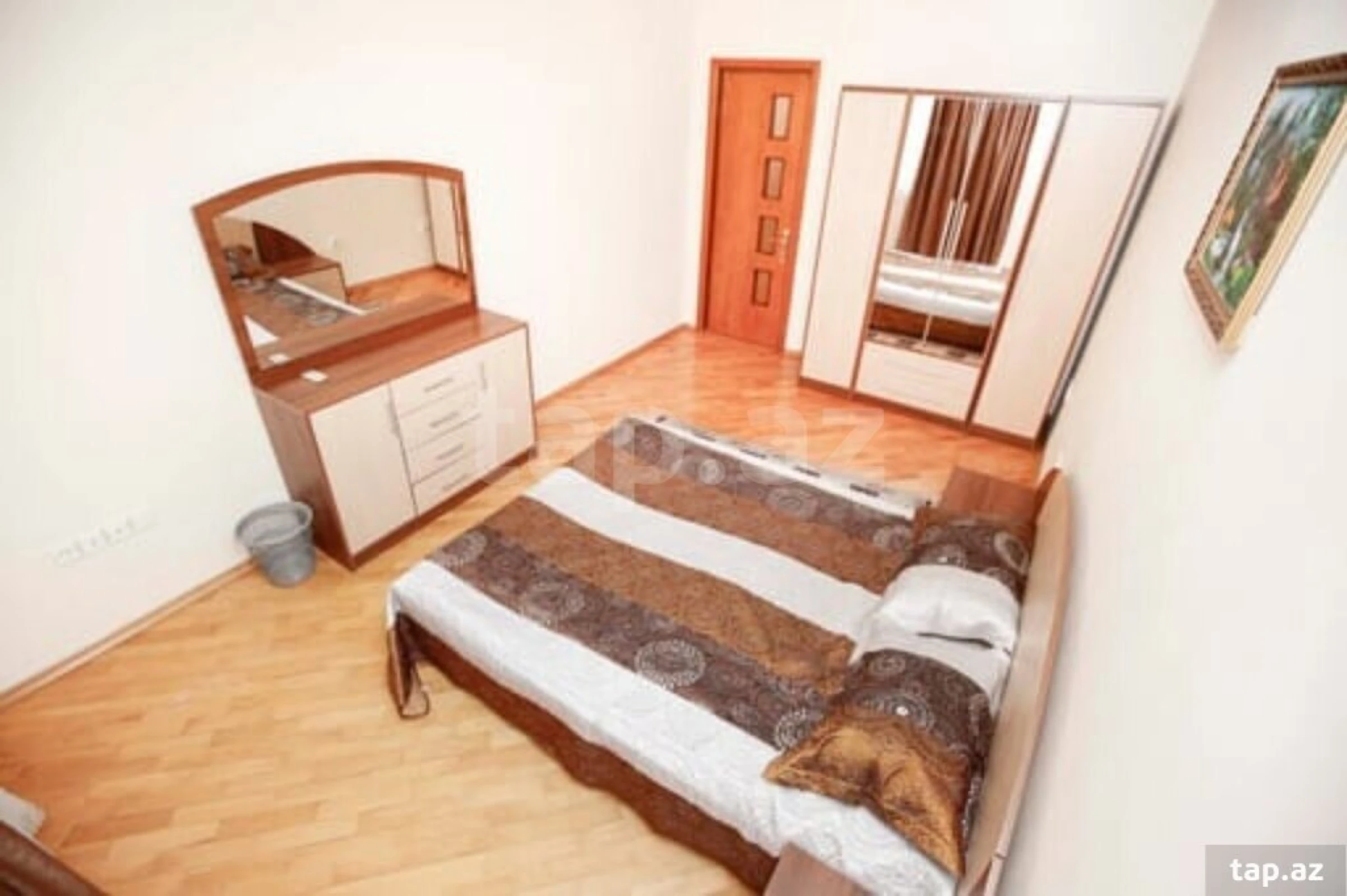 Kirayə verilir 8 otaqlı həyət evi