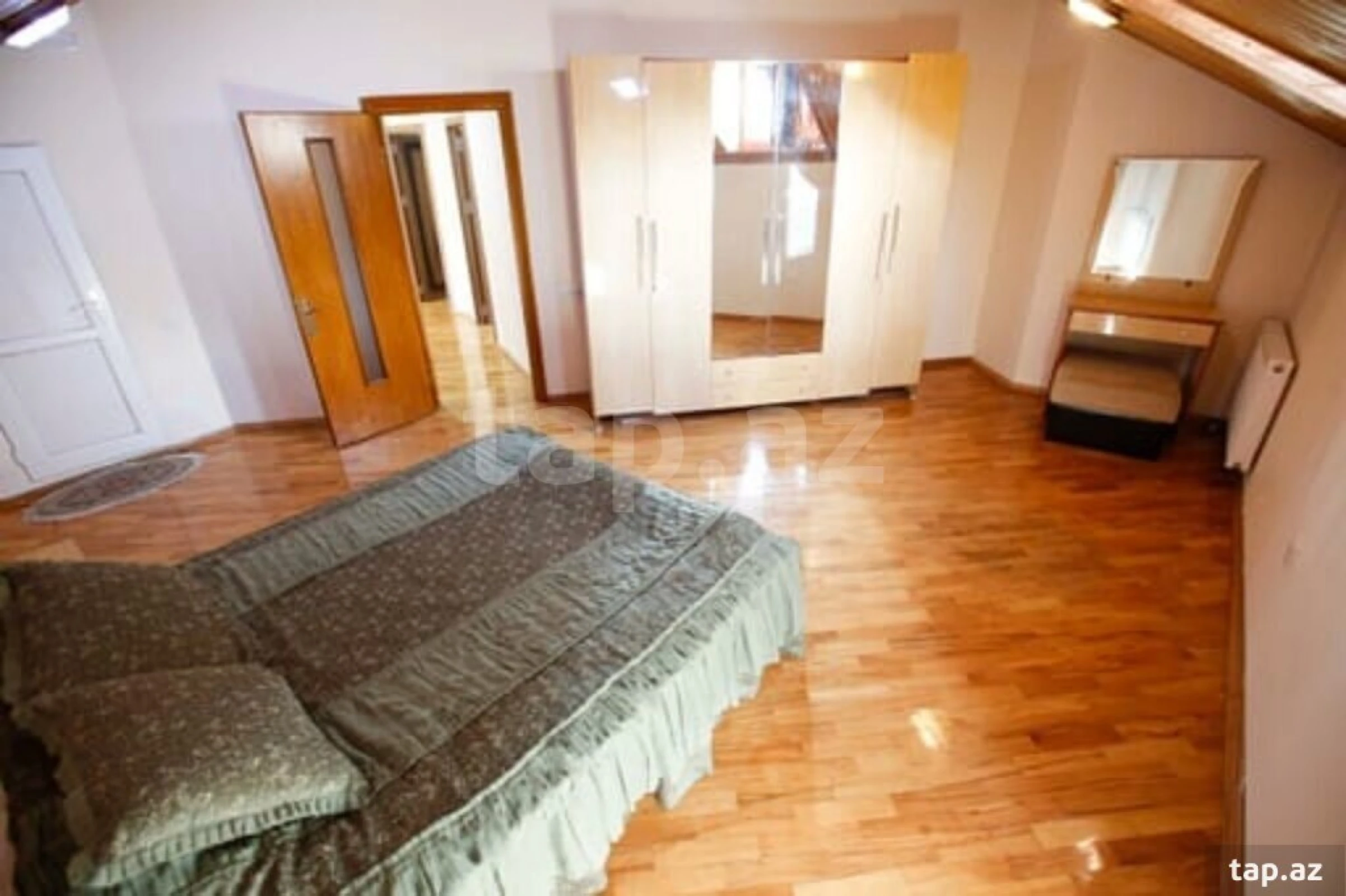 Kirayə verilir 8 otaqlı həyət evi