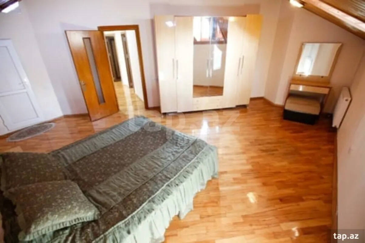 Kirayə verilir 8 otaqlı həyət evi