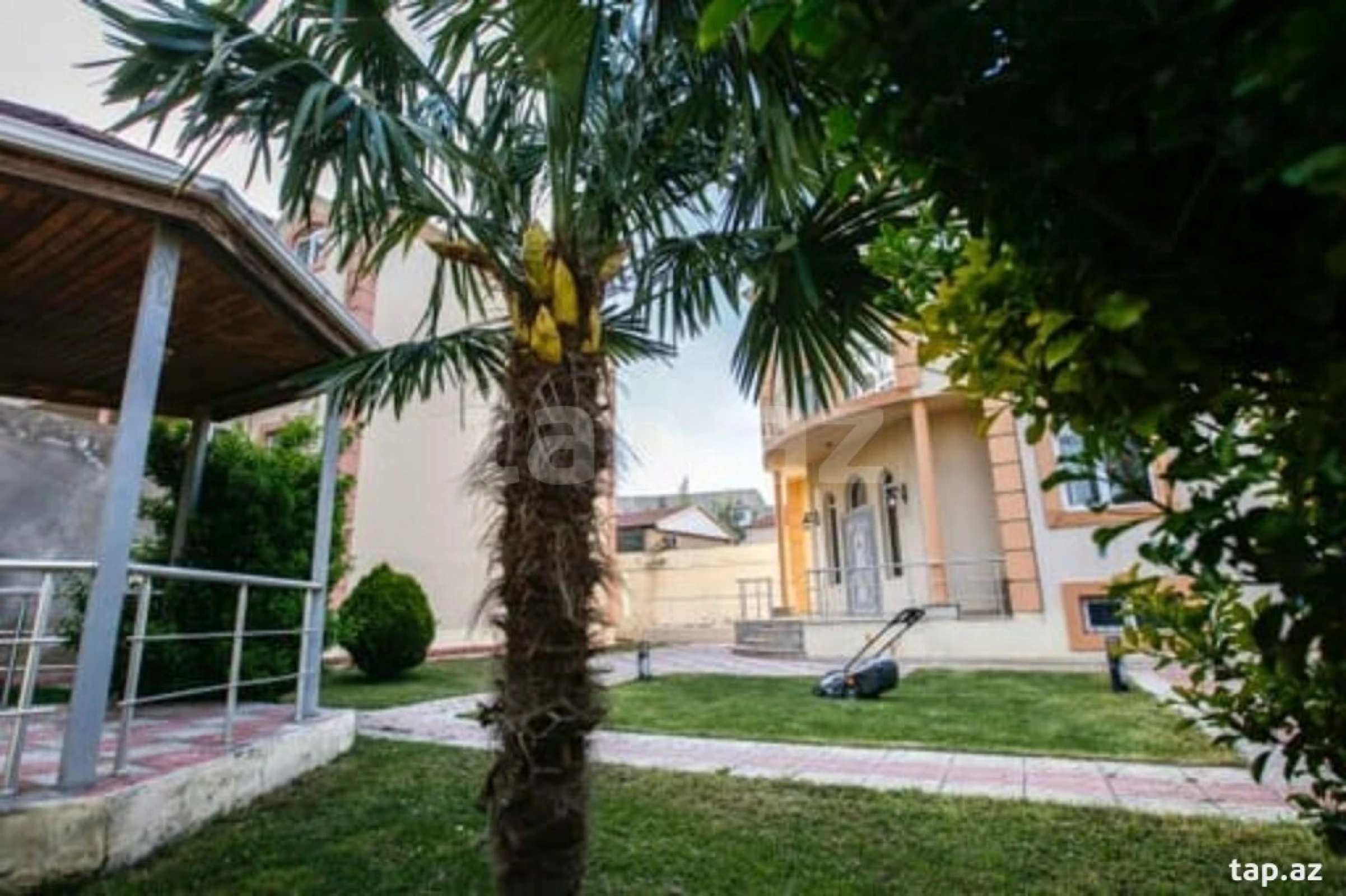 Kirayə verilir 8 otaqlı həyət evi