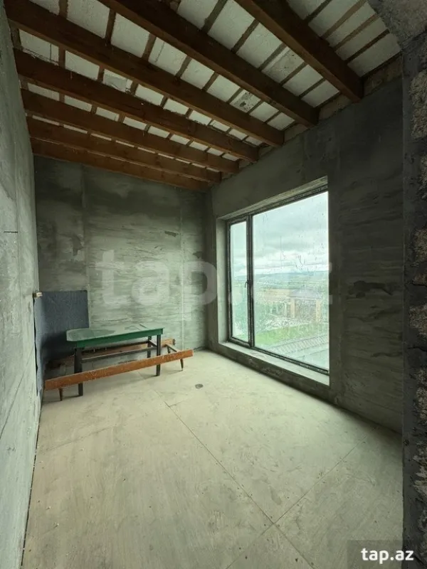 Satılır 9 otaqlı həyət evi