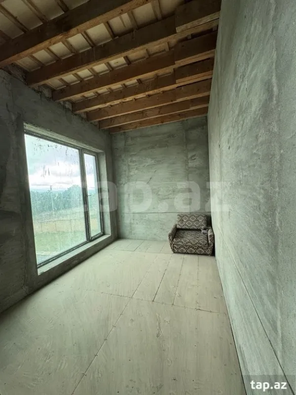 Satılır 9 otaqlı həyət evi