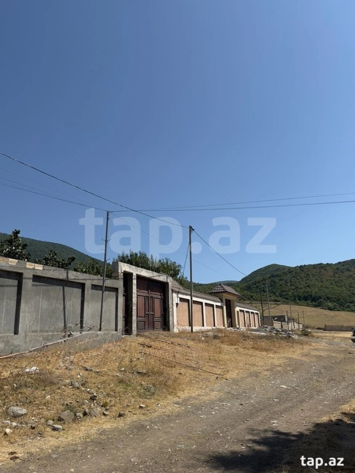 Satılır 9 otaqlı həyət evi