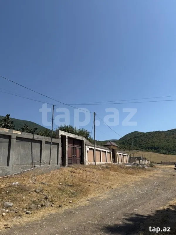 Satılır 9 otaqlı həyət evi