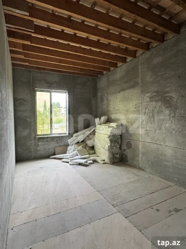 Satılır 9 otaqlı həyət evi