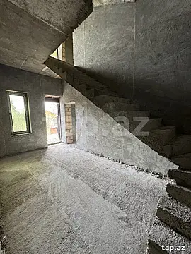 Satılır 9 otaqlı həyət evi