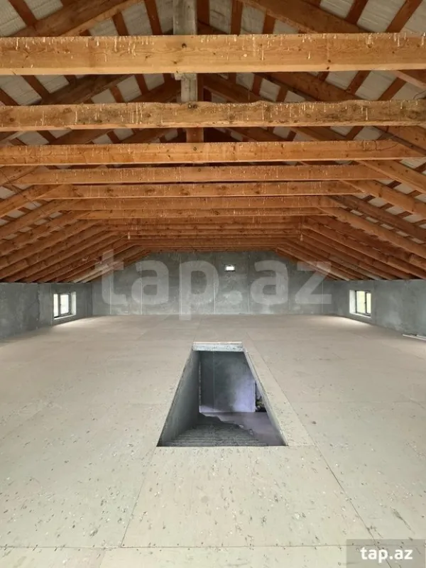 Satılır 9 otaqlı həyət evi