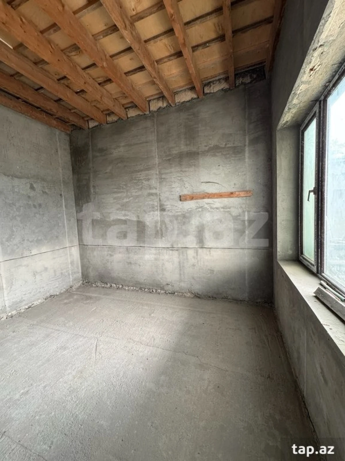 Satılır 9 otaqlı həyət evi