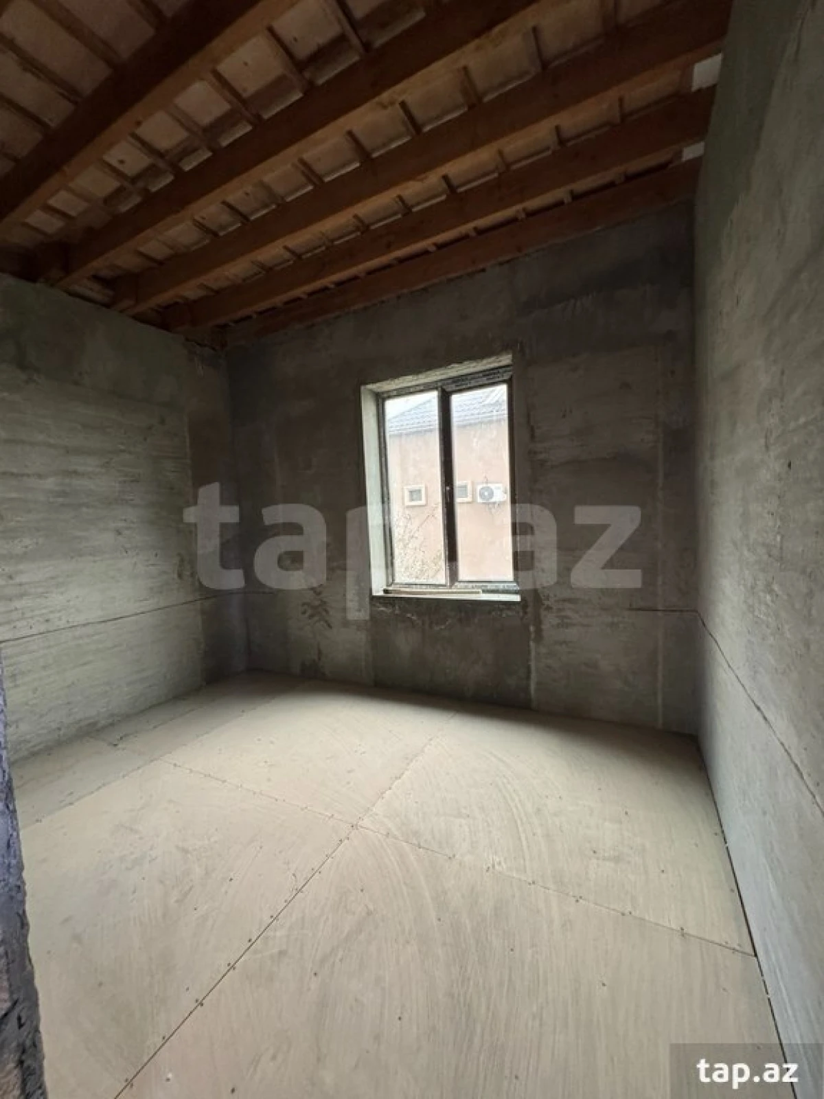 Satılır 9 otaqlı həyət evi