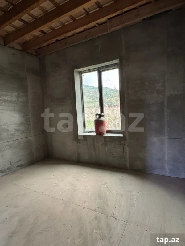 Satılır 9 otaqlı həyət evi