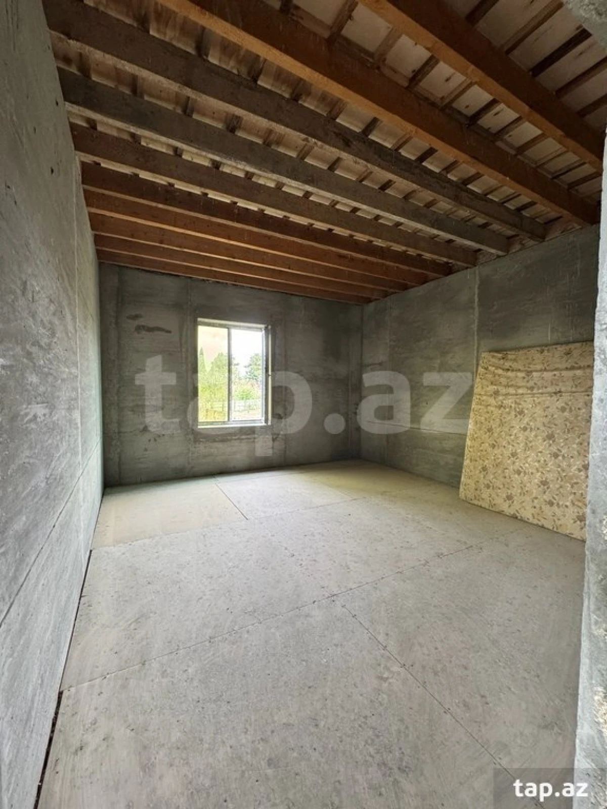 Satılır 9 otaqlı həyət evi