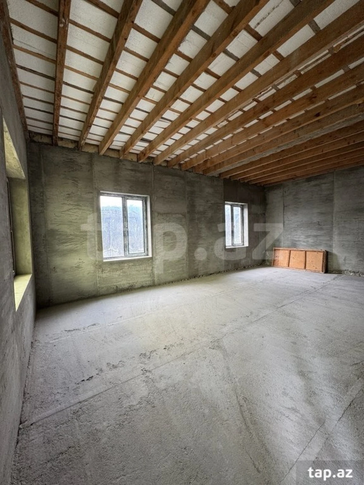 Satılır 9 otaqlı həyət evi